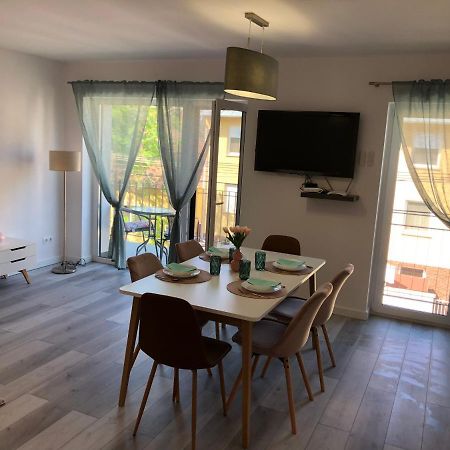 Szeged Gyoengye Delux Apartamento Exterior foto