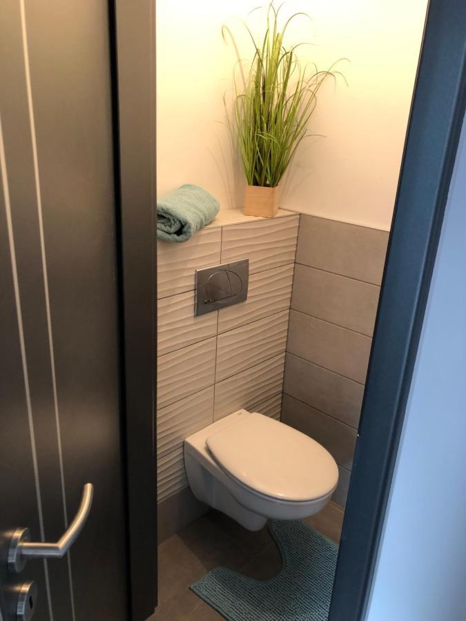 Szeged Gyoengye Delux Apartamento Exterior foto