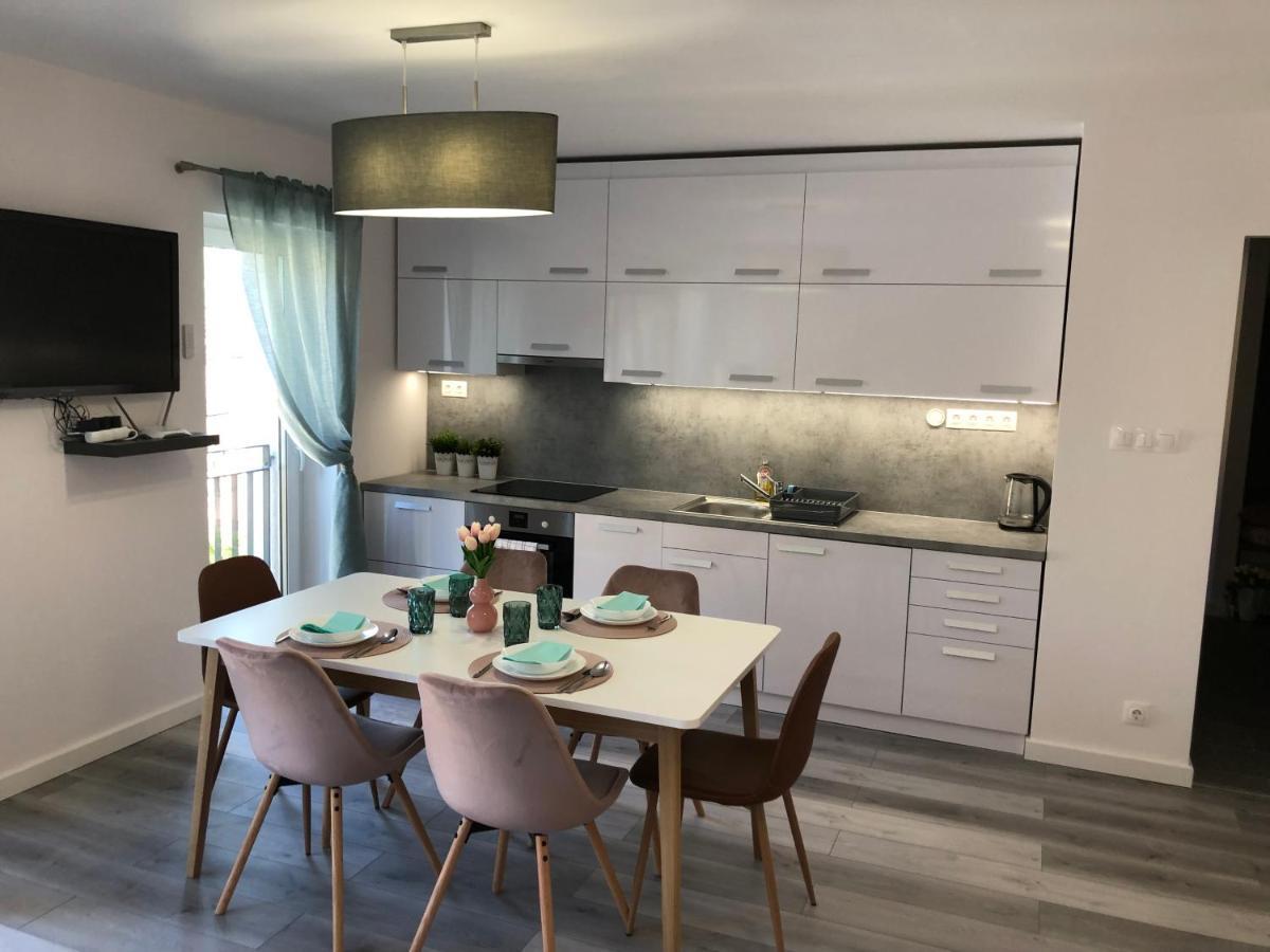 Szeged Gyoengye Delux Apartamento Exterior foto