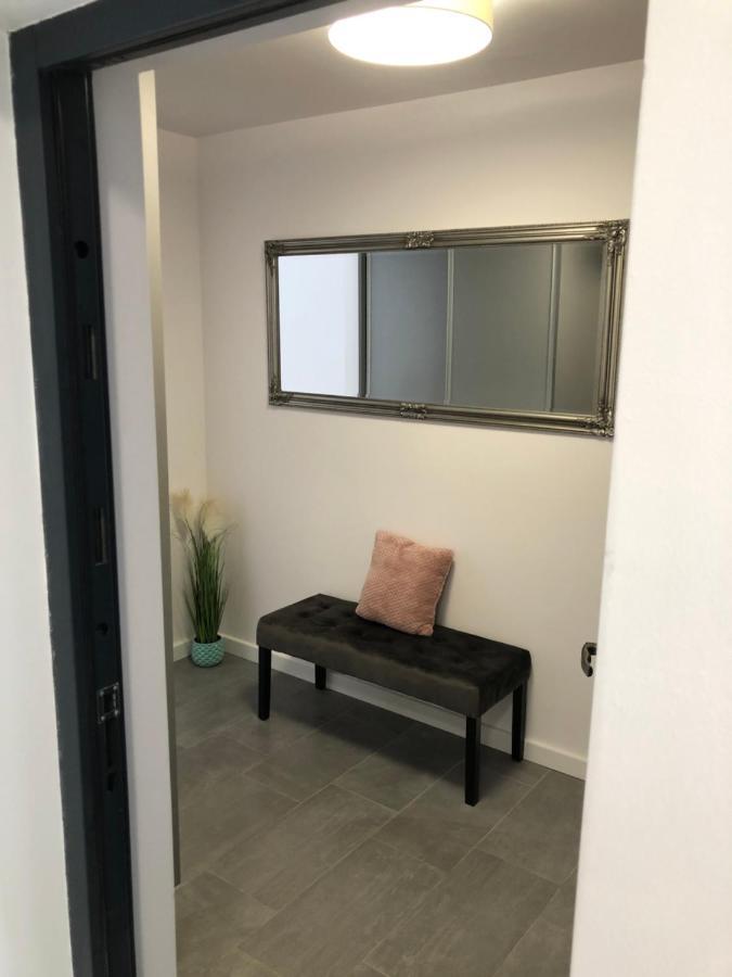 Szeged Gyoengye Delux Apartamento Exterior foto