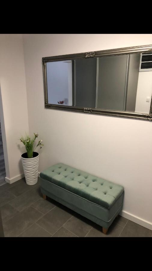 Szeged Gyoengye Delux Apartamento Exterior foto